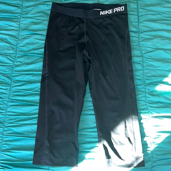 Nike Pro Capri Leggings Size L - Picture 1 of 6